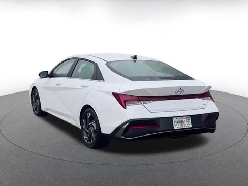 Used 2025 Hyundai Elantra Limited image 11