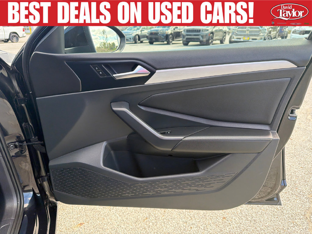 Used 2025 Volkswagen Jetta Sport FWD image 34