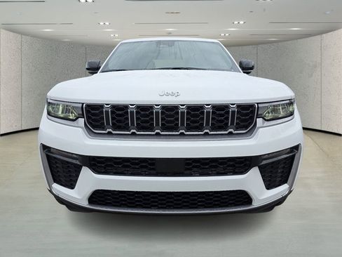 New 2026 Jeep Grand Cherokee Limited RWD image 2