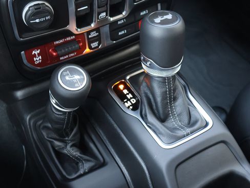 Used 2024 Jeep Wrangler Unlimited Rubicon w/ Capability Package AWD/4WD image 25