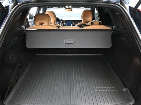 Used 2023 Volvo XC60 B5 Ultimate w/ Protection Package Premier image 16