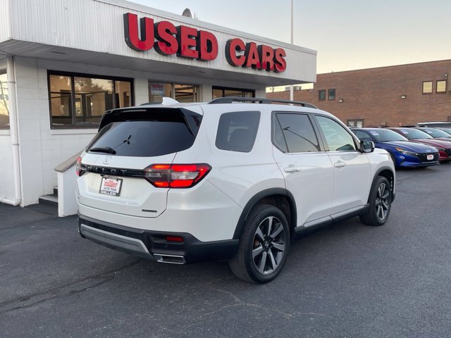 Used 2024 Honda Pilot Touring image 3
