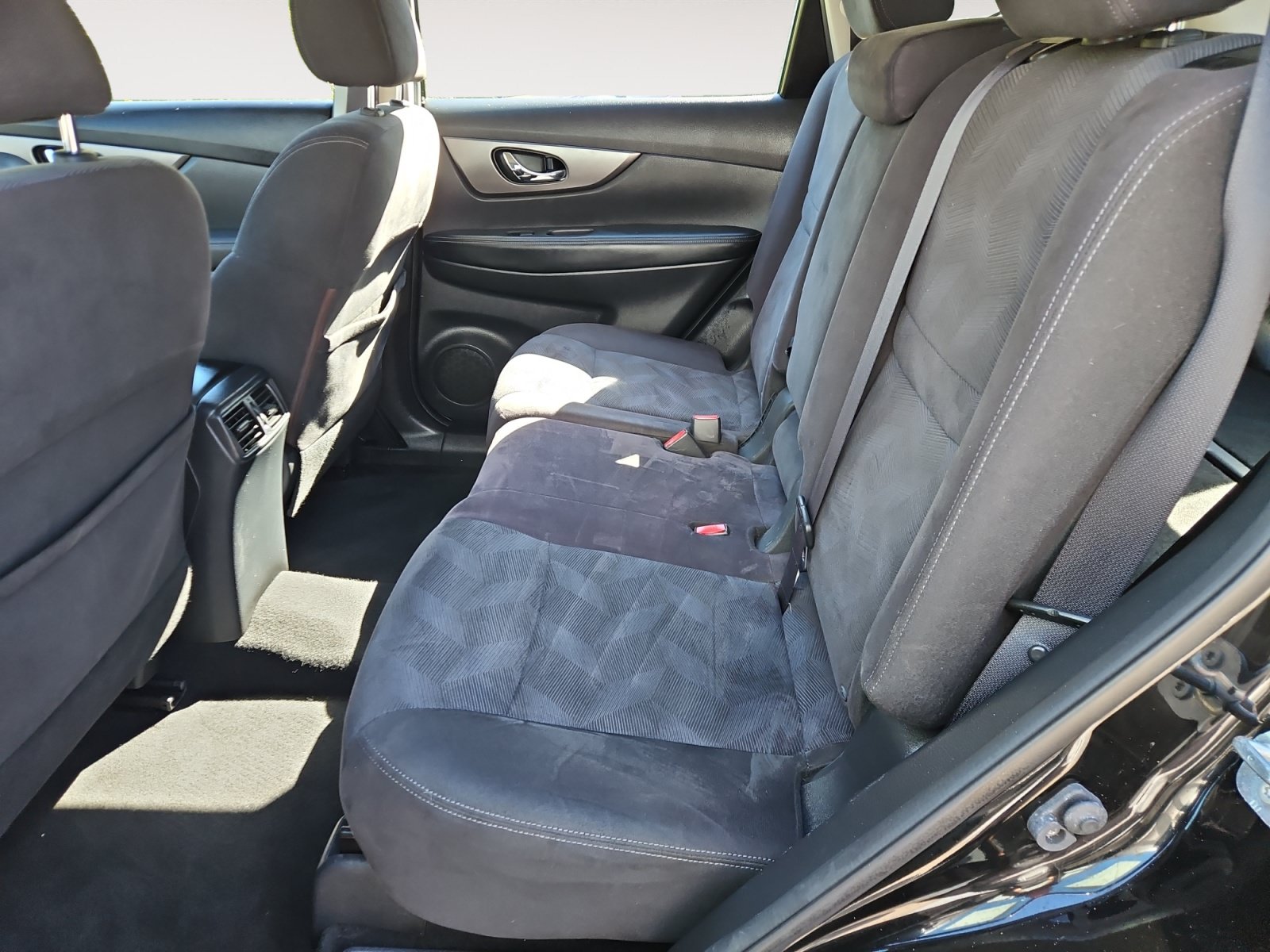 Used 2015 Nissan Rogue S FWD image 13