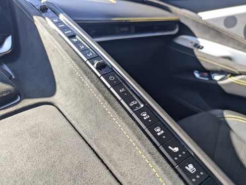 Used 2021 Chevrolet Corvette Stingray Premium Cpe w/ Z51 Performance Package image 30