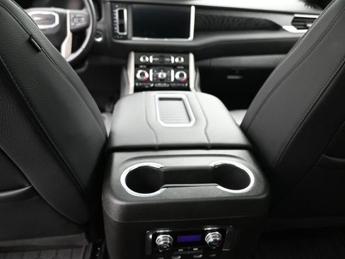 Used 2024 GMC Yukon XL Denali w/ Advanced Technology Package image 23