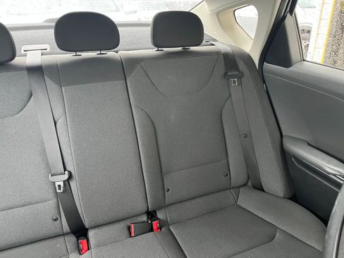 Used 2025 Kia K4 LXS image 36