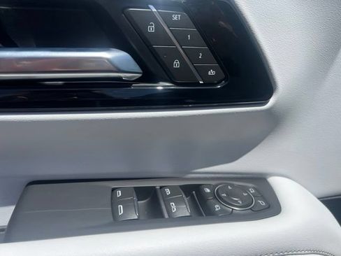 Used 2025 Chevrolet Tahoe Premier RWD image 15