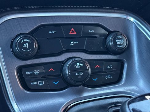 Used 2016 Dodge Challenger SXT image 22