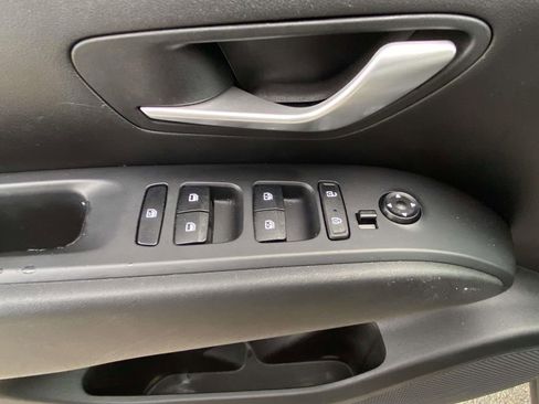 Used 2022 Hyundai Santa Cruz SEL Premium image 13