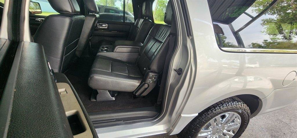 Used 2010 Lincoln Navigator L 4WD image 23