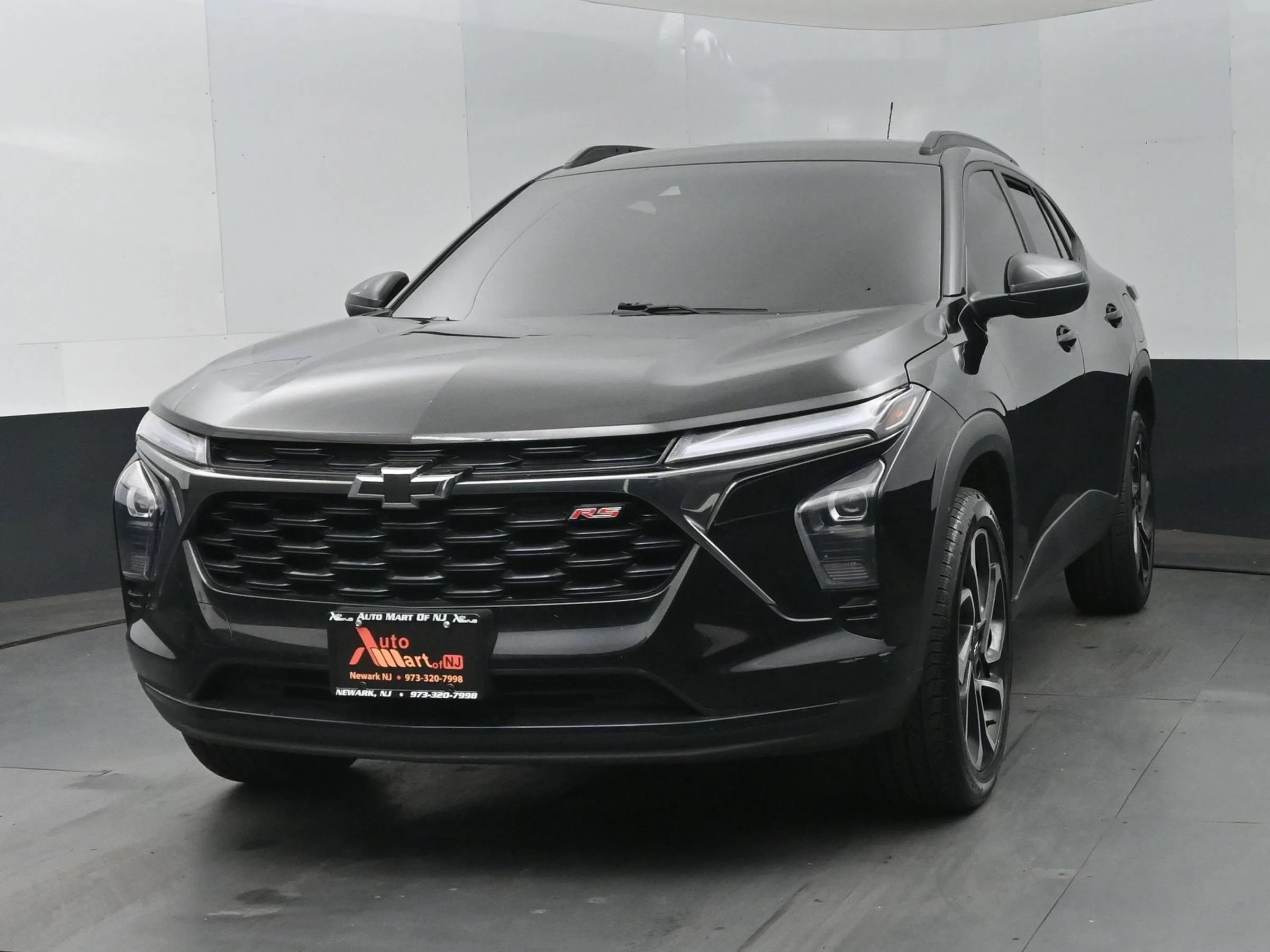 Used 2025 Chevrolet Trax RS FWD image 1