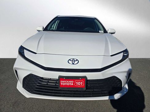 Used 2025 Toyota Camry LE image 8