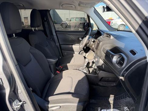 Used 2023 Jeep Renegade Latitude image 11