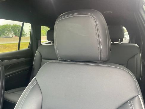 Used 2025 Buick Enclave Preferred w/ Power Package FWD image 21