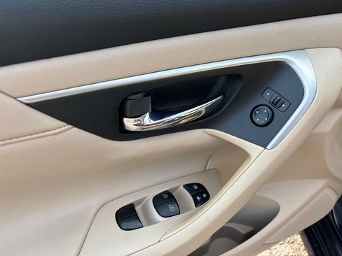Used 2015 Nissan Altima 2.5 SV w/ Convenience Package FWD image 14