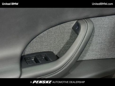 Used 2022 Tesla Model X image 3