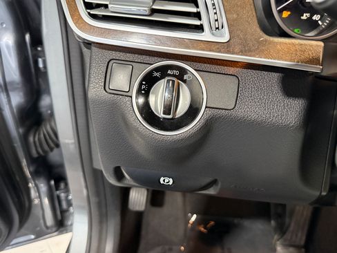 Used 2016 Mercedes-Benz E 350 4MATIC Sedan image 22