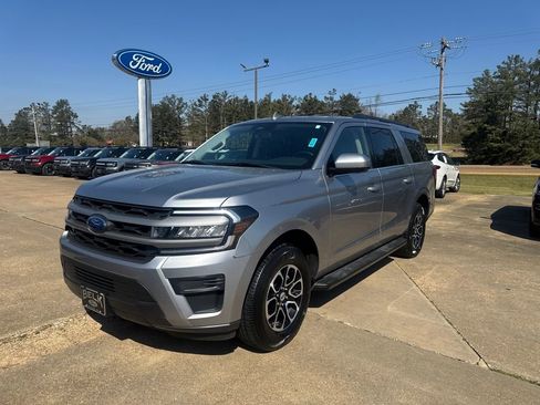 Used 2024 Ford Expedition Max XLT image 2
