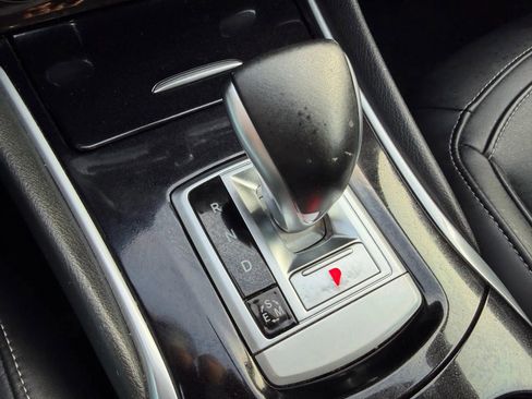 Used 2018 INFINITI QX30 Premium w/ Cargo Package image 54