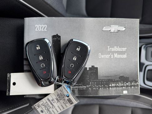 Used 2022 Chevrolet TrailBlazer LT w/ LPO, Blackout Package image 24