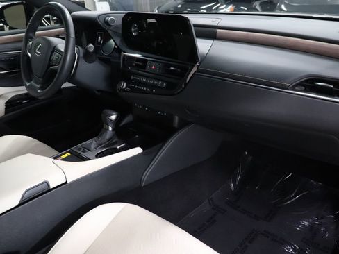 Used 2025 Lexus ES 350 w/ Premium Package image 23
