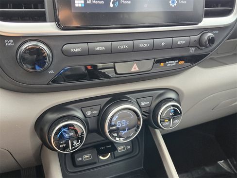 Certified 2022 Hyundai Venue SEL image 22