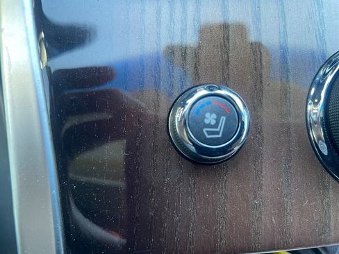 Used 2013 INFINITI M37 w/ Premium Pkg image 10