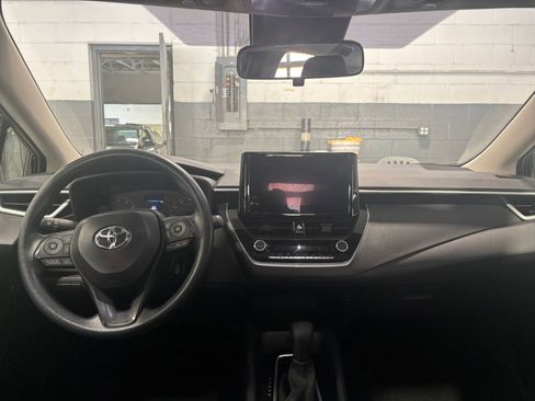 Used 2025 Toyota Corolla LE image 33