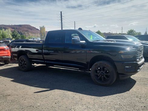 Used 2025 RAM 3500 Laramie AWD/4WD image 2