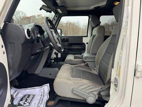 Used 2010 Jeep Wrangler Unlimited Sahara w/ Dual Top Group image 15