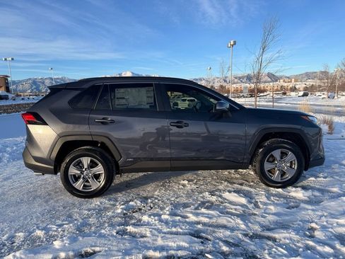 Used 2025 Toyota RAV4 XLE image 9