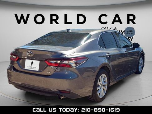 Used 2021 Toyota Camry LE image 19