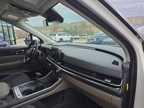 New 2026 Kia Carnival FWD image 7