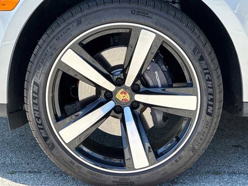 Certified 2024 Porsche Macan image 28