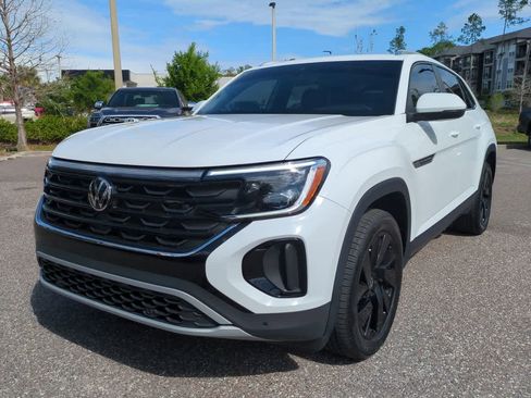 Used 2024 Volkswagen Atlas Cross Sport SE w/ Panoramic Sunroof Package image 2