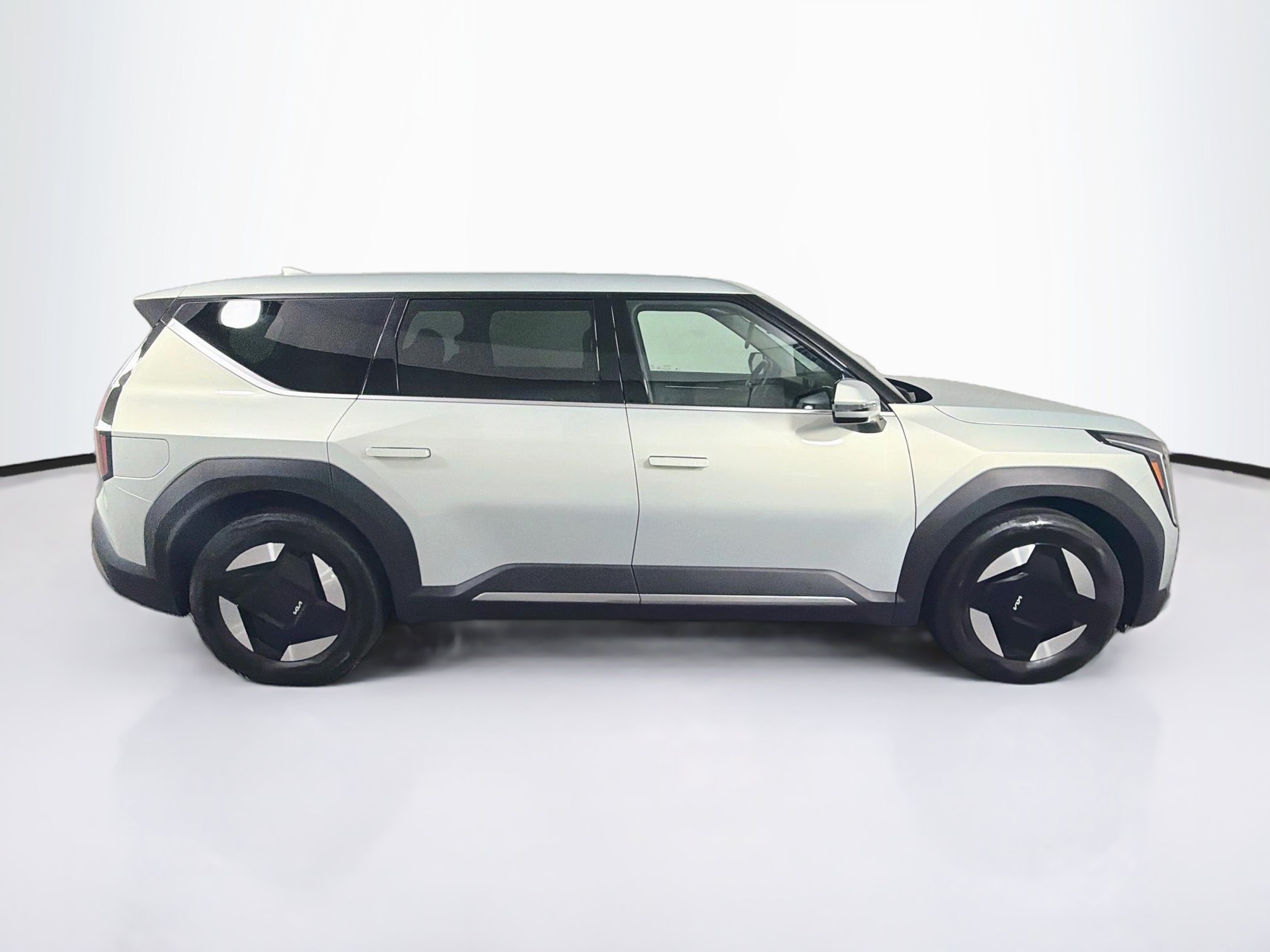 Used 2024 Kia EV9 Light Long Range RWD image 10