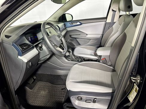 Used 2022 Volkswagen Taos SE w/ Panoramic Sunroof Package image 11