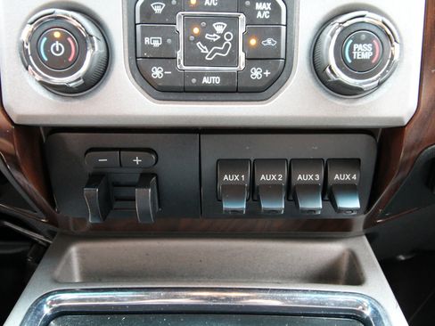 Used 2016 Ford F250 Lariat AWD/4WD image 35