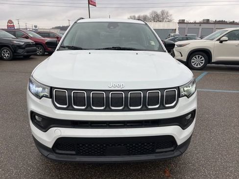Used 2022 Jeep Compass Latitude image 2