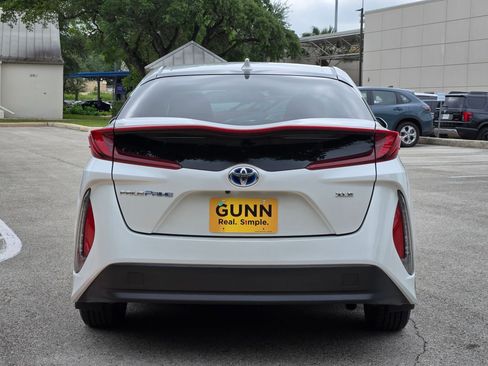 Used 2022 Toyota Prius Prime XLE FWD image 4