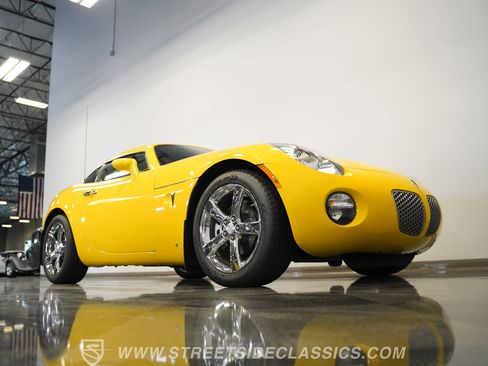 Used 2009 Pontiac Solstice Coupe w/ Premium Package image 21