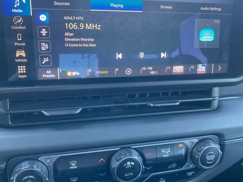 Used 2025 Jeep Wrangler Unlimited Rubicon image 32