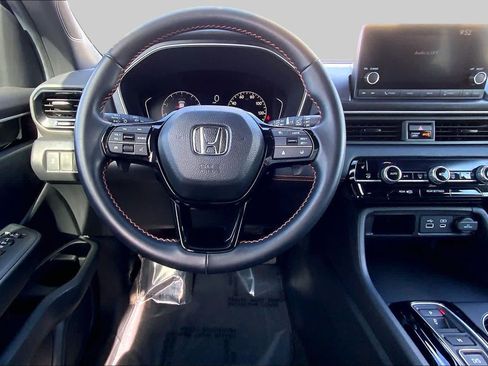 Used 2025 Honda Pilot Sport image 5