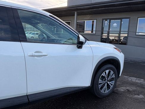 Used 2021 Nissan Rogue SV AWD/4WD image 3
