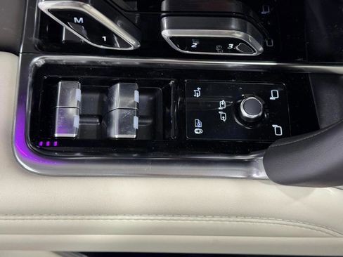 New 2026 Land Rover Range Rover SE image 24