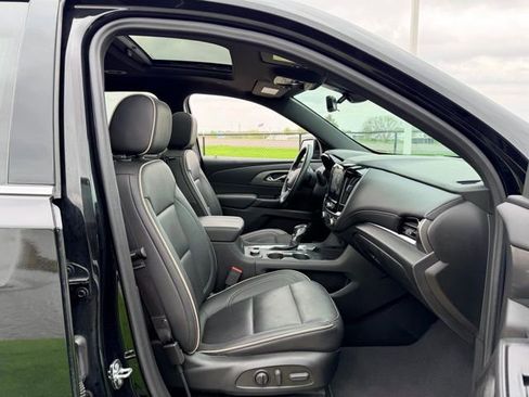 Used 2022 Chevrolet Traverse Premier w/ LPO, Black Accent Package AWD/4WD image 10