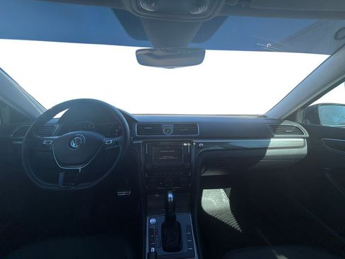 Used 2017 Volkswagen Passat 3.6 SEL Premium image 14