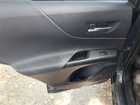 Used 2024 Toyota Venza LE image 9