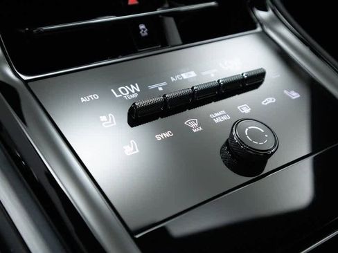 Certified 2024 Porsche Panamera 4 image 22