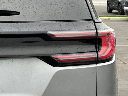 Used 2025 GMC Acadia Elevation image 53